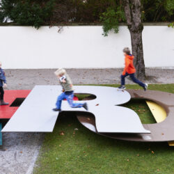 Heimo Zobernig, Norbert Steiner_apropos_Geh Und Spiel mit dem Riesen_Villa Stuck München, 2015 ©Jann Aververser