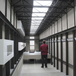 Roman Ondak_It Will All Turnout Right in the End_Tate Modern, London, 2006 ©Tate Modern